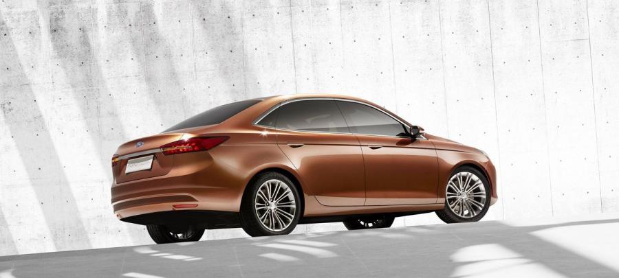  Ford Escort Concept 2013 года  (фото 10 из 14)